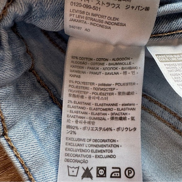 Levi’s 721 High Rise Skinny Jeans in Light Wash - Picture 8 of 10